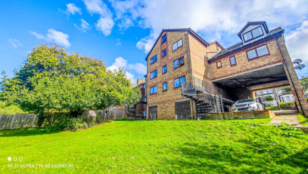 Cantwell Road, Shooters Hill, SE18 3LW