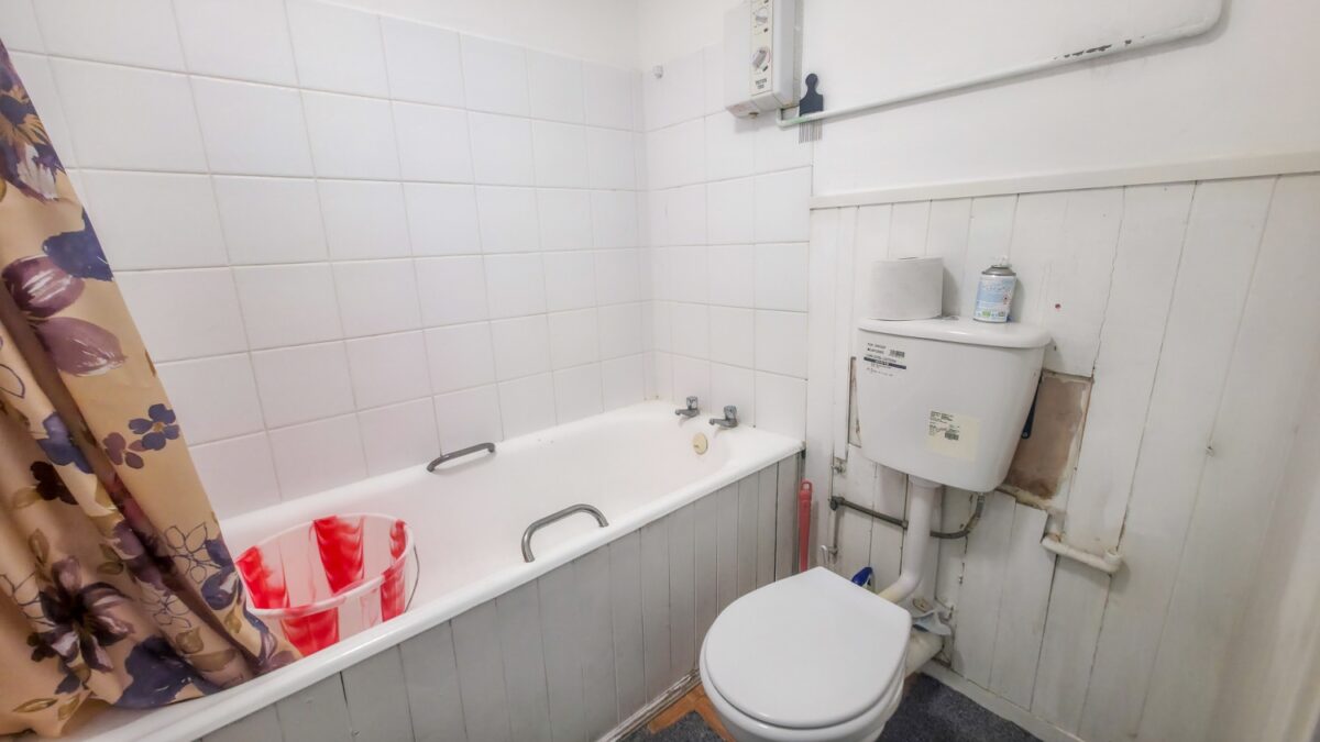Flat 95 Wordsworth House, 6 Woolwich Common, London