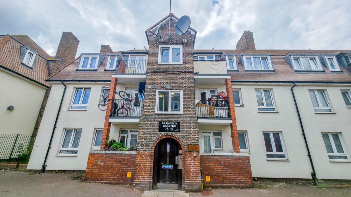 Barnfield Gardens Plumstead Common Road, Plumstead, SE18