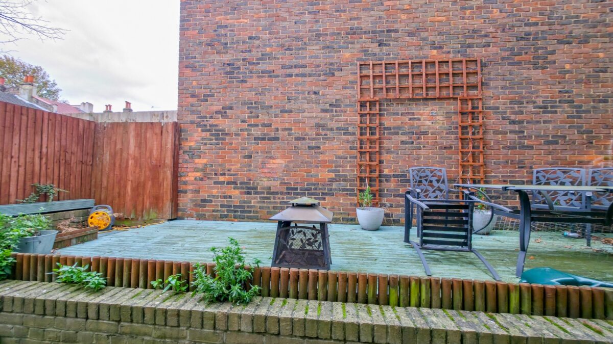 Schoolhouse Yard, Bloomfield Road, Woolwich, London, SE18