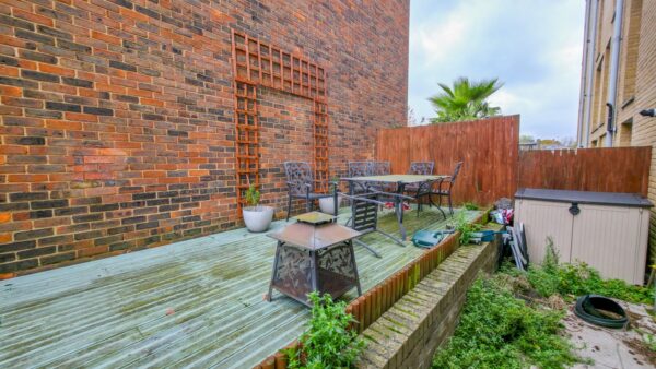 Schoolhouse Yard, Bloomfield Road, Woolwich, London, SE18