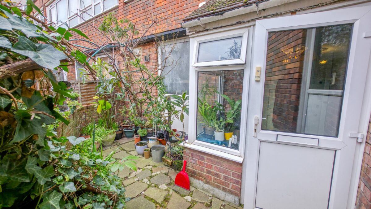 Lytton Strachey Path, Thamesmead, London, SE28