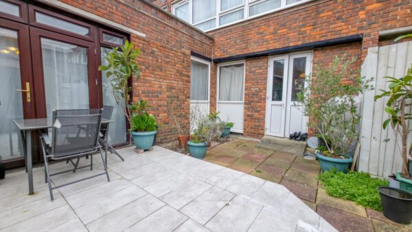 Lytton Strachey Path, Thamesmead, London, SE28