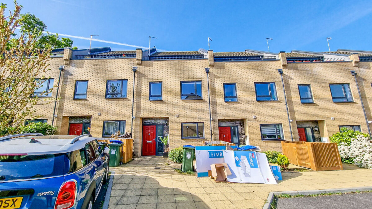 Potter Close, London, SE2