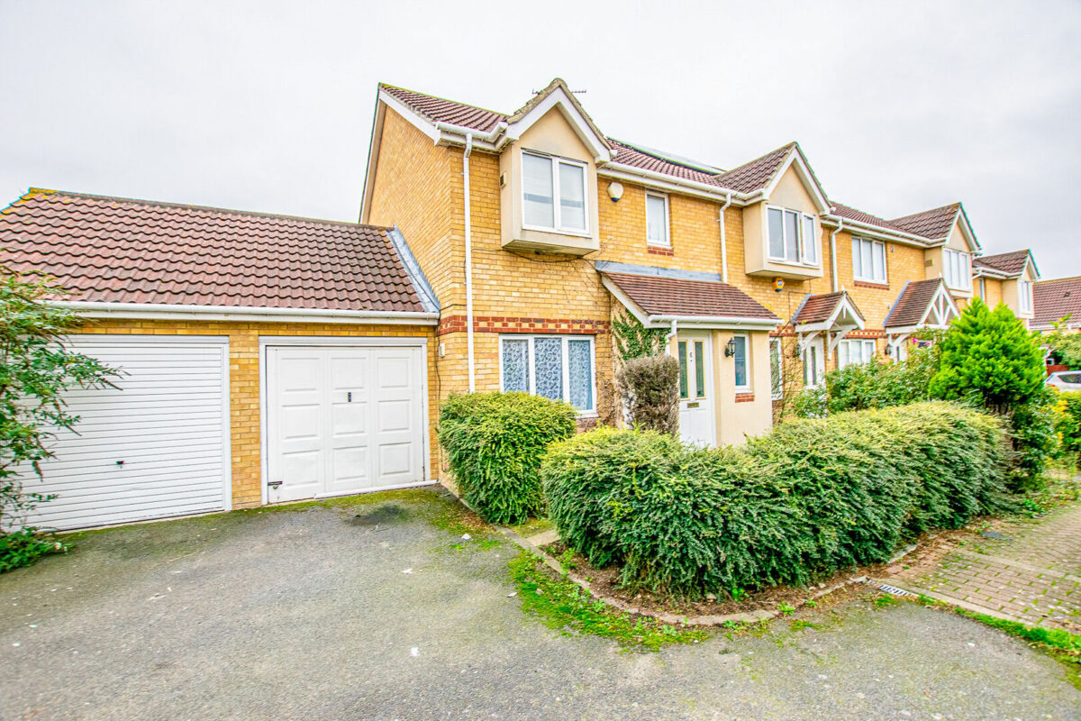 Martins Walk, West Thamesmead, London, SE28