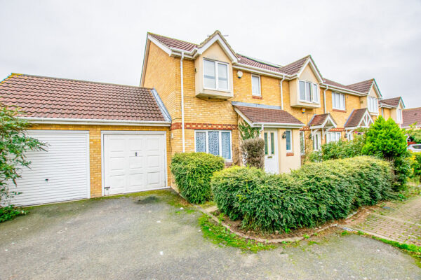 Martins Walk, West Thamesmead, London, SE28