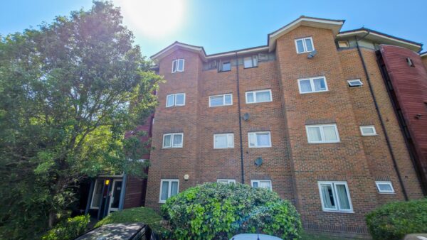 22 Meadowford Close, London, SE28