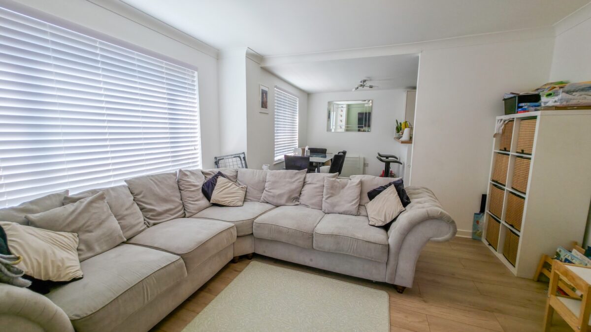 22 Meadowford Close, London, SE28