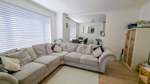 22 Meadowford Close, London, SE28