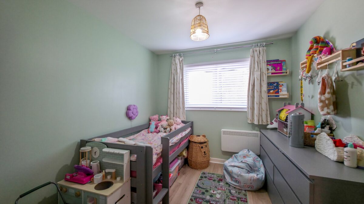 22 Meadowford Close, London, SE28