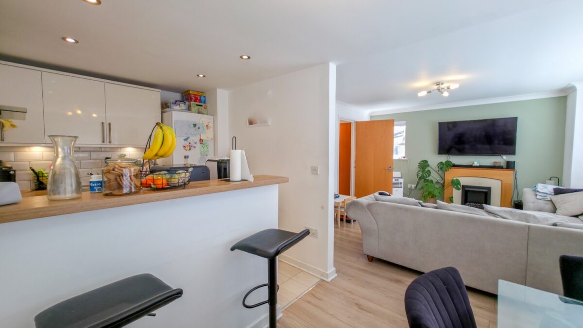 22 Meadowford Close, London, SE28
