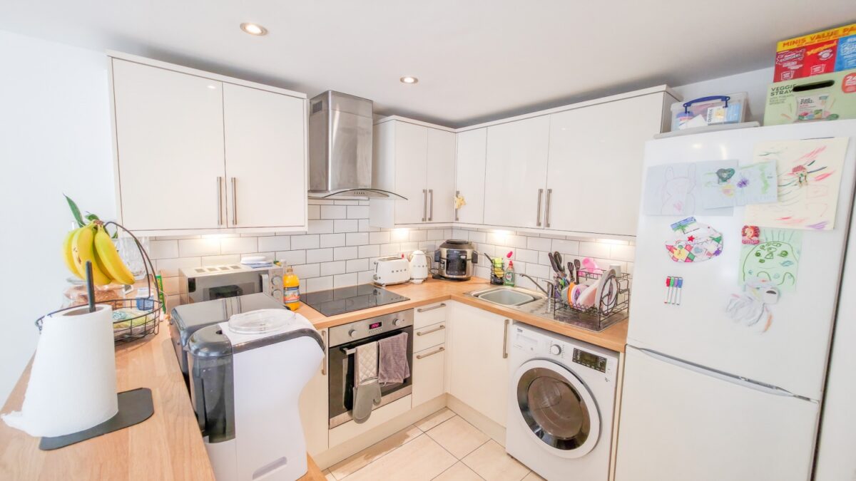 22 Meadowford Close, London, SE28