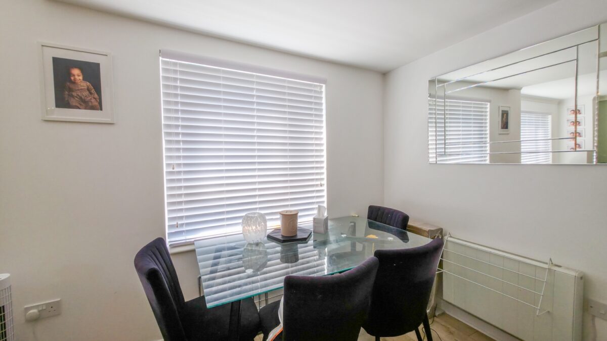 22 Meadowford Close, London, SE28