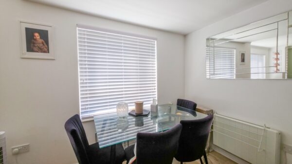 22 Meadowford Close, London, SE28