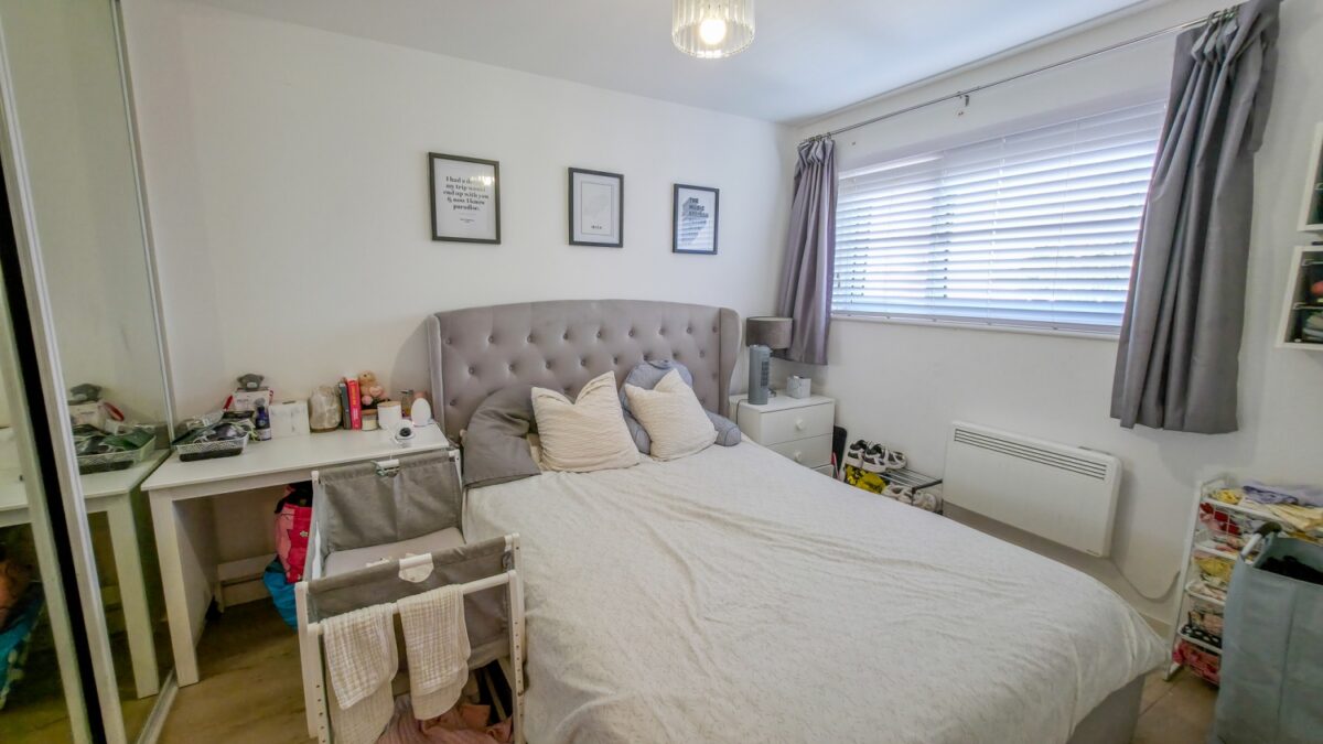 22 Meadowford Close, London, SE28