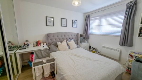 22 Meadowford Close, London, SE28