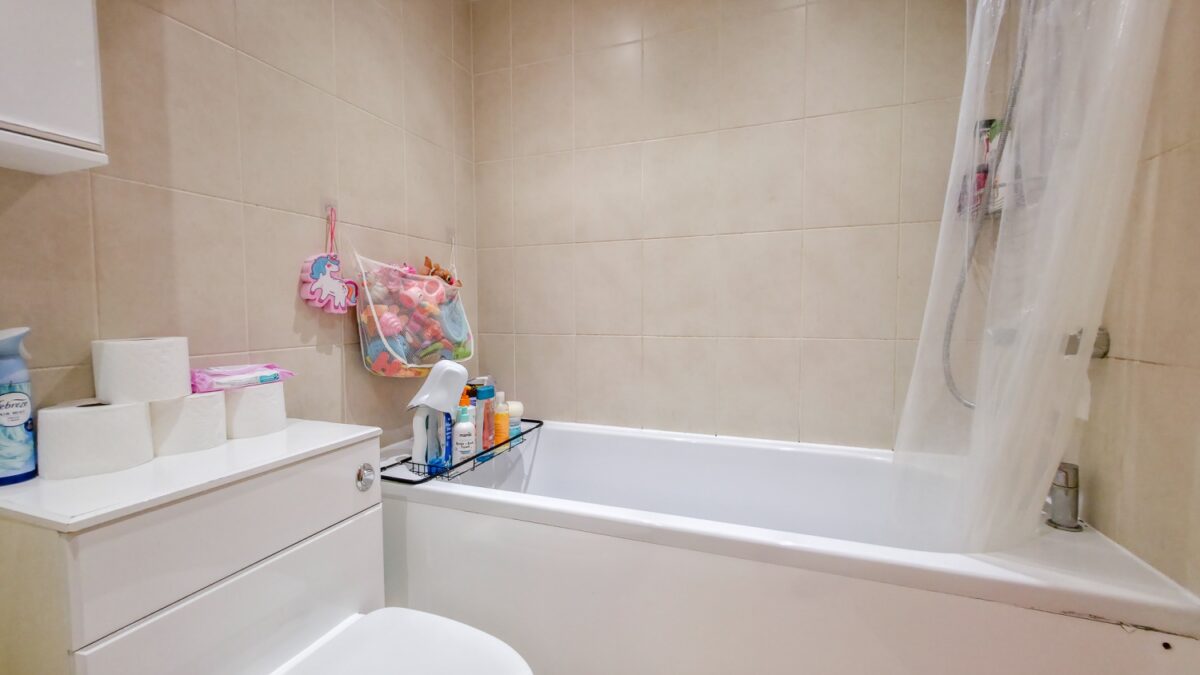 22 Meadowford Close, London, SE28