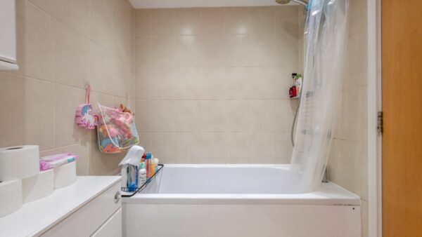 22 Meadowford Close, London, SE28