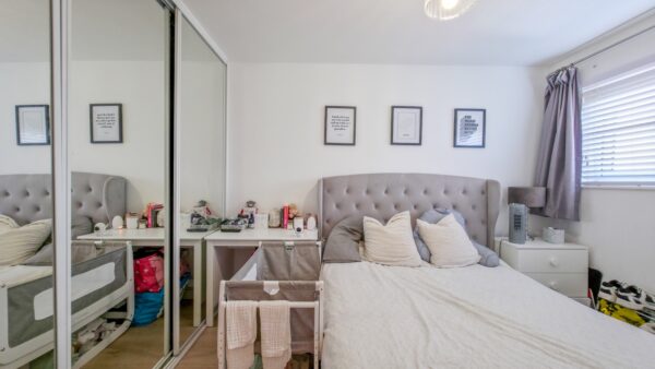 22 Meadowford Close, London, SE28