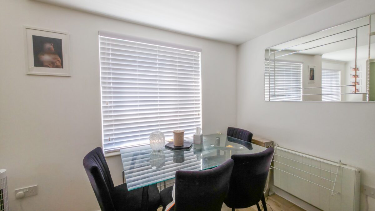 22 Meadowford Close, London, SE28
