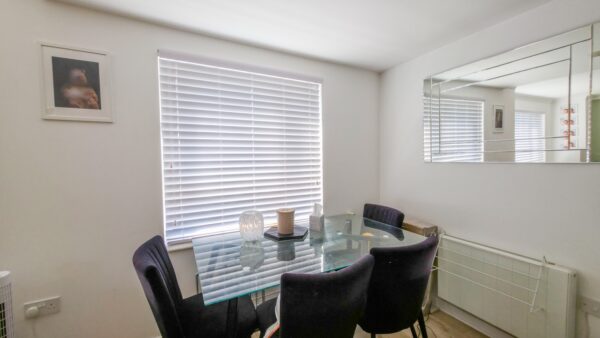 22 Meadowford Close, London, SE28