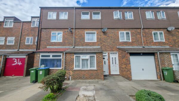 Woolf Close, Thamesmead, London, SE28