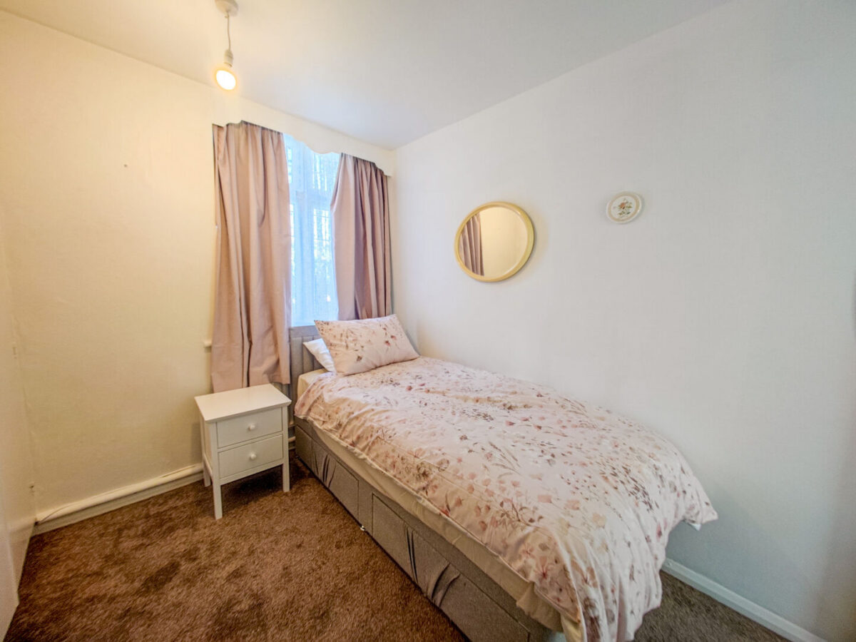 40A, The Oval, Sidcup, DA15