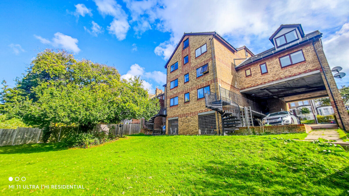 Cantwell Road, Shooters Hill, SE18 3LW